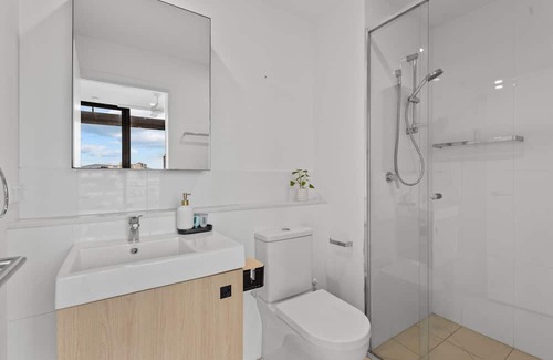 Newstead Apartamento | Cityscape 2-Bed with Pool, Gym & Secure Parking