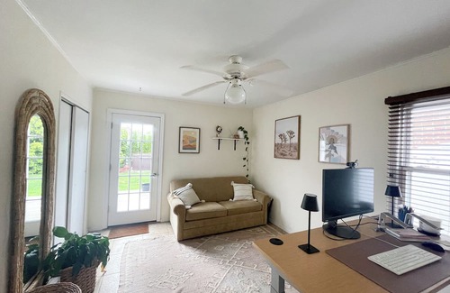Long Beach Casa | Sunny Beach House 4 blocks to beach! Private Backyard, Parking, Garage, Laundry