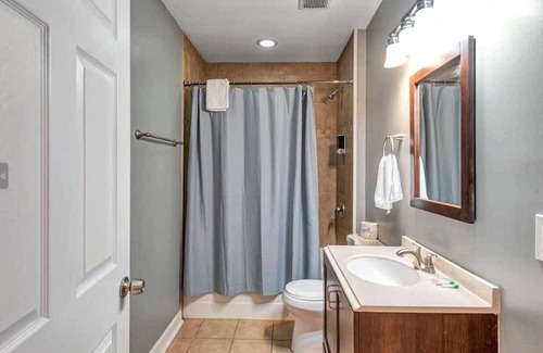 Southwest Garden Casa | Historic First Floor Tower Grove Unit with 4 queen beds STL 1W