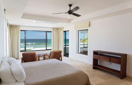 Playa Colorado Casa | Iguana Beach House + Casita: Spacious Beachfront House with Swimming Pool