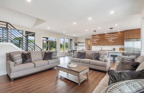 Fennville Casa | Modern Spacious House