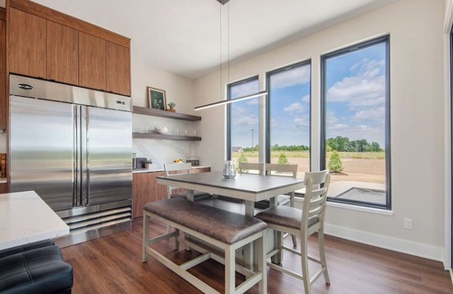 Fennville Casa | Modern Spacious House