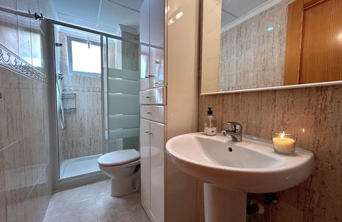 Plaza De La Costera Apartamento | ¡A 2minutos de la Playa, muy Luminoso, Bien Equipado y con Aire Acoindicionado!
