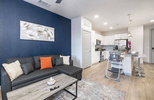 Lewisville Apartamento | Stylish 1BD: Pool, Fitness & Workspace Oasis