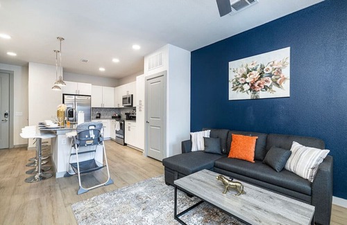 Lewisville Apartamento | Modern Lakeside 1BD with Pool, Gym & Office Space