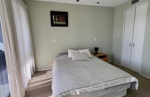Takapuna Apartamento | Seaside Serenity: Your Rental in Takapuna Beach