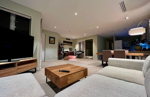 Takapuna Apartamento | Seaside Serenity: Your Rental in Takapuna Beach