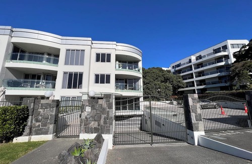 Takapuna Apartamento | Seaside Serenity: Your Rental in Takapuna Beach
