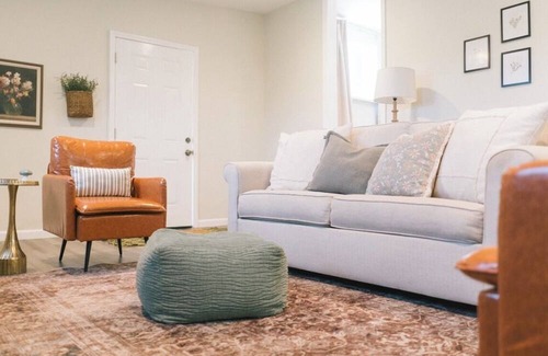 Knoxville Cabaña | Cozy Cottage in Knoxville, close to Sevierville!