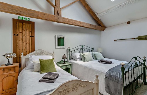 Exbourne Casa | Town Living Farm - Threshing Barn