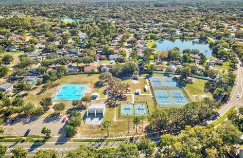 Bloomingdale Casa | Sleeps 10 with pool & game room