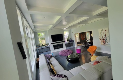 Bergenfield Casa | Huge Modern open layout 7 Br 4.5 bath entertaining home