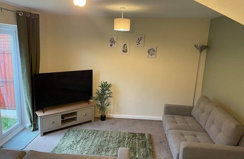 Ewloe Casa | Hawarden/Semi-detached/Corporate friendly/Drive