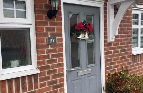 Ewloe Casa | Hawarden/Semi-detached/Corporate friendly/Drive