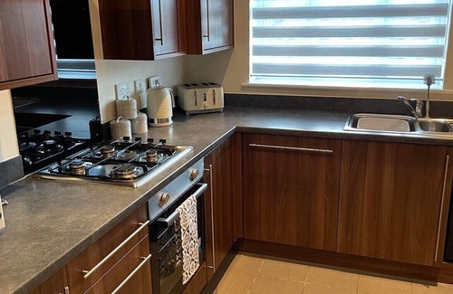 Ewloe Casa | Hawarden/Semi-detached/Corporate friendly/Drive