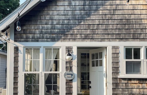 Hull Cabaña | Retro New England cottage – walk to the beach!