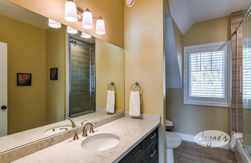 Huntsville Cabaña | Great 5 bed 4 bath cottage on Fairy Lake - SW Exposure! Sauna!