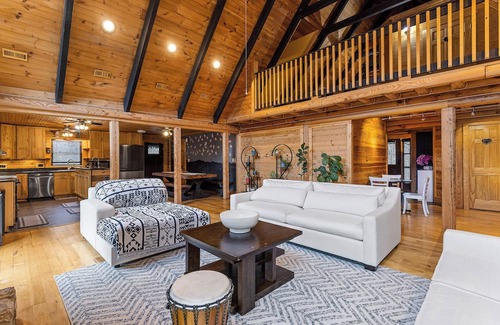 Stafford Cabina | Spacious Stafford Cabin w/Grills & Fire Pit!