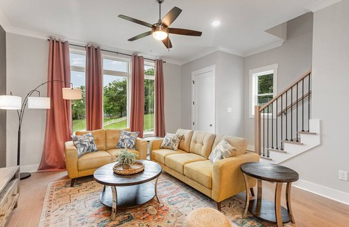 Whitebridge Casa | Dolly's Hideaway - Rooftop Deck - Mins to Broadway