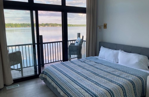 Delton Casa | MODERN & NEW Lake Home w/swimmable beach and built in entertainment
