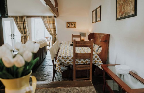 Haltwhistle Cabaña | Remote stone built cottage with stove, stunning scenery and dogs welcome