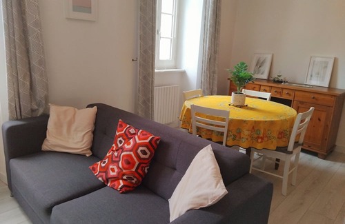Huelgoat Apartamento | Le Nid du Centre, apartment in the heart of Huelgoat, all within walking distance