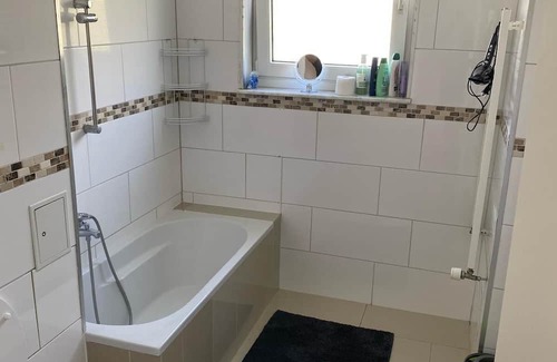Niederursel Condominio | Moderne und Komfortable Zimmer - Neue Möbel und Orthopedischen Bett.