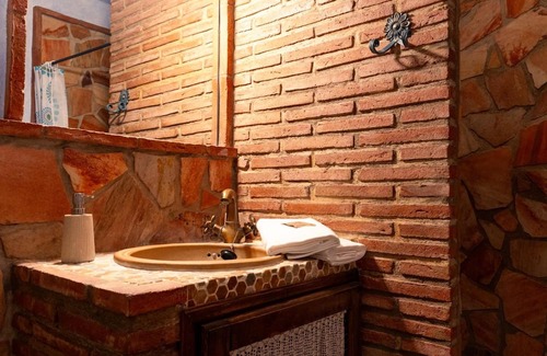 Cuevas del Becerro Apartamento | Apartment 'El Pinsapo Casa Rural' with Mountain View, Private Terrace and Air Conditioning