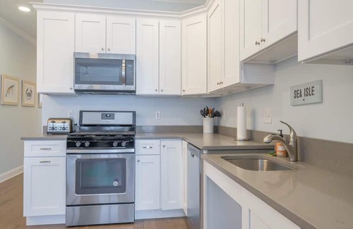 Townsend's Inlet Condominio | Townsend Inlet condo with ocean and bay view! Handicap accessible!