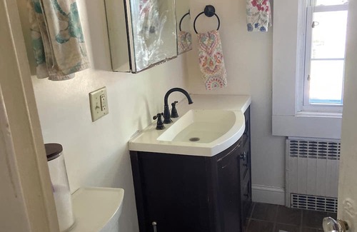 North Andover Cama Y Desayuno | Comfortable room in house with shared bath , use of common area, porch , pool.