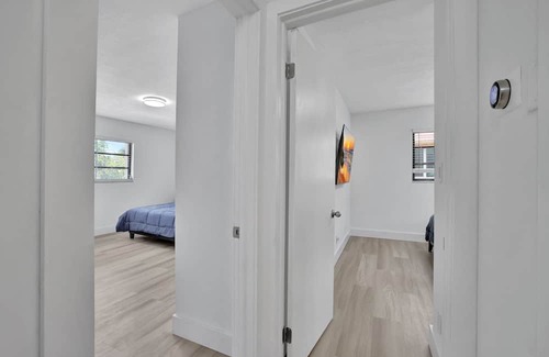 Tarpon River Casa | Sleek 2BR/2BA Home Near Downtown
