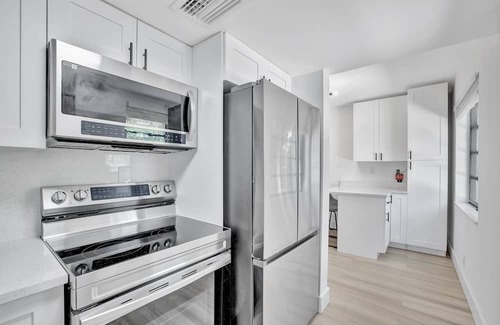 Tarpon River Casa | Sleek 2BR/2BA Home Near Downtown