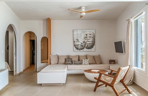 Kato Aprovatou Apartamento | Apartment 'Captain's Koutsi Suite' with Private Terrace, Wi-Fi and Air Conditioning