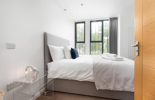 Grove Apartamento | Modern Kingston Home close to Hampton Court Palace by UnderTheDoormat