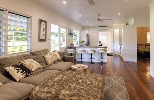 Oak Beach Casa | Holiday with Donkeys at the charming Oak Beach Donkey Inn