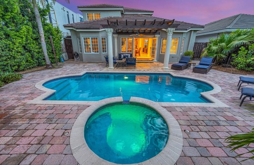 Birch Park Finger Streets Casa | Steps From the Beach Heated Pool Seaside Key