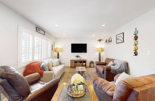 Scottsdale Country Acres Casa | Luxurious house with spacious outdoor patio, pool & hot tub