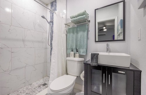 Centennial Apartamento | Modern New DreamSpace minutes away from great entertainment!!