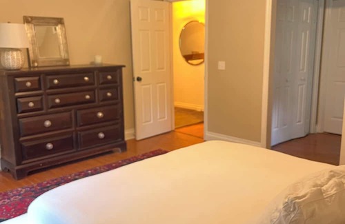 Aiken Otro | Adorable Aiken Farmhouse close to horse events and Old Barnwell Golf Club.