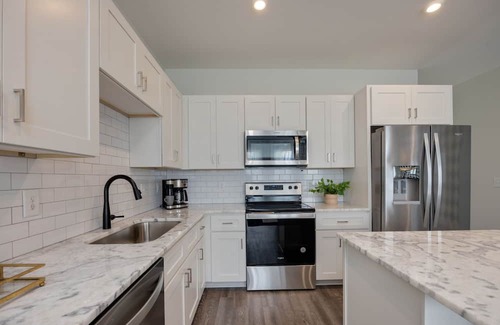 Whitebridge Casa | Sylvan Suites - 5 Rooftop Decks - Mins to Downtown