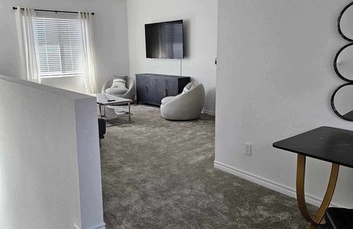 Spring Valley Casa | Charming 3 house with WiFi, AC in Las Vegas at least 30 days or more stay