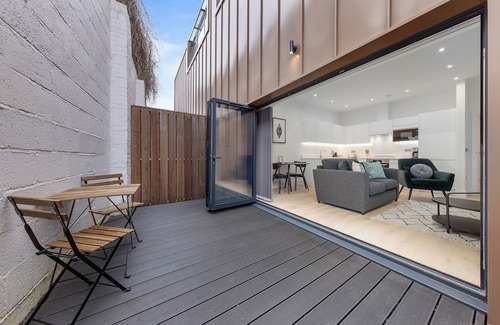 Canbury Apartamento | Experience the ambience and comfort of home for as long as you like.
