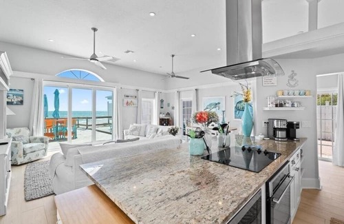Melbourne Beach Cabaña | Seagrape Beachfront Cottage - Direct Oceanfront