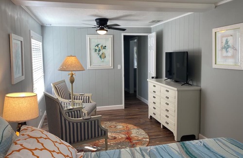 East Naples Cabaña | Mango Tree Cottage close to Old Naples and Beach