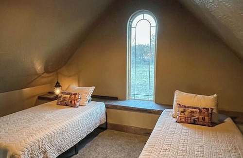 Crestline Cabina | Double T Cabin - A big country feel in a small country cabin.