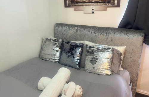 Broxbourne Casa | Lux 1 bedroom and 1 private bathroom in a shared flat cheshunt Broxbourne