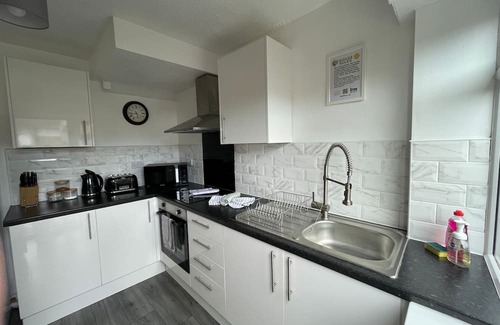 Newcastle-upon-Tyne Casa | 3 bdrm, with fab links & parking