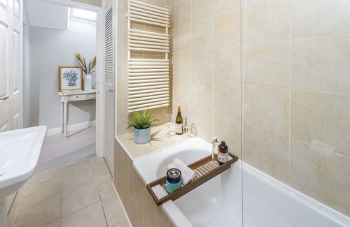 Warkworth Cabaña | The Old Coach House - an apartment that sleeps 3 guests in 2 bedrooms