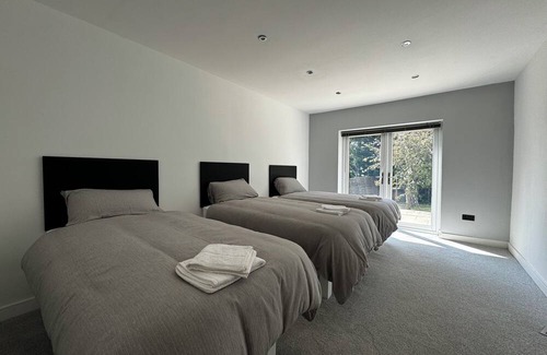Bramcote Villa | Deluxe Modern Villa