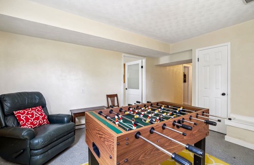 Onemo Casa | Waterfront House with Private Dock & Kayaks, Pool Table, Foosball, Pet Friendly.